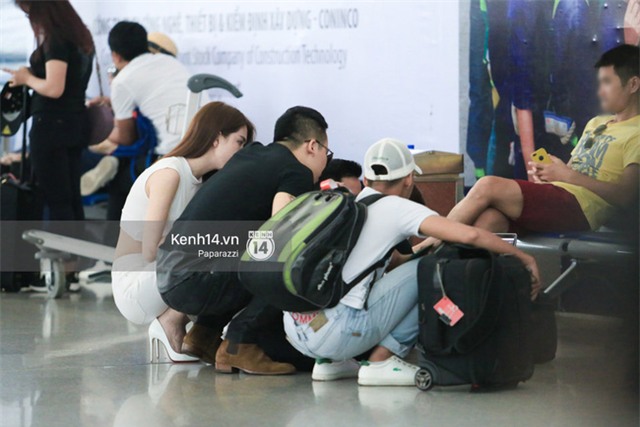 Ngọc Trinh diện cả cây trắng, tươi tắn chụp ảnh cùng fan ở sân bay - Ảnh 14.