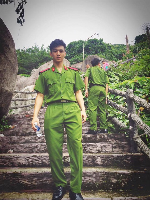 Anh công an Việt có vẻ đẹp tiểu mỹ thụ được phái nữ truy lùng trên mạng xã hội - Ảnh 3.
