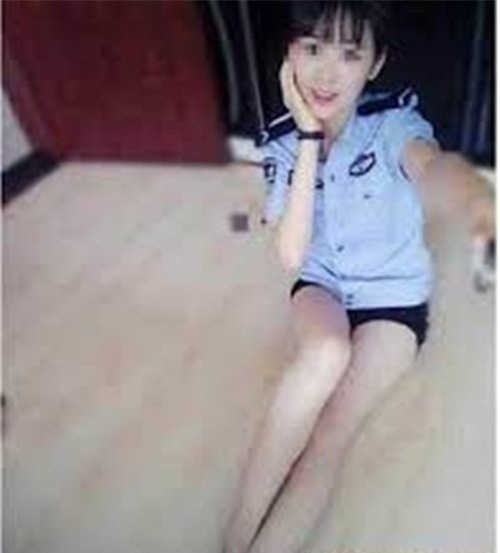 nu canh sat tq bi sa thai vi mac ao nganh