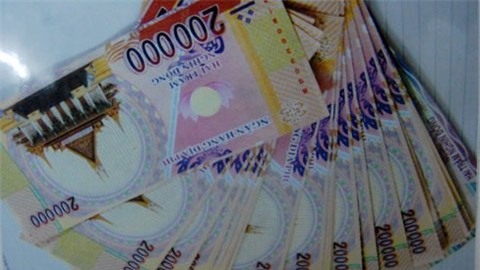 Quái chiêu, đôla, lừa đảo, tiệm vàng, tiệm cầm đồ, tiền giả, tiền đôla giả, tiền âm phủ, ngân hàng, tiền giấy