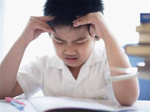 phu huynh roi nuoc mat voi de cuong on thi hoc ky cua con - 2