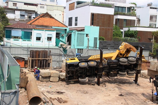 sập cần cẩu, quận 10, phụ huynh, trường mầm non