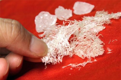 phan-biet-yen-sao-that-va-gia