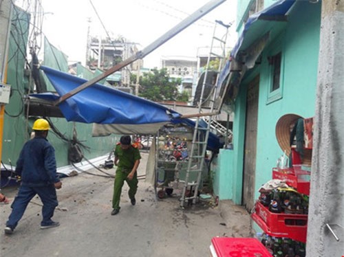 nhan chung ke lai giay phut can cau do sap 'nhu troi giang' - 1