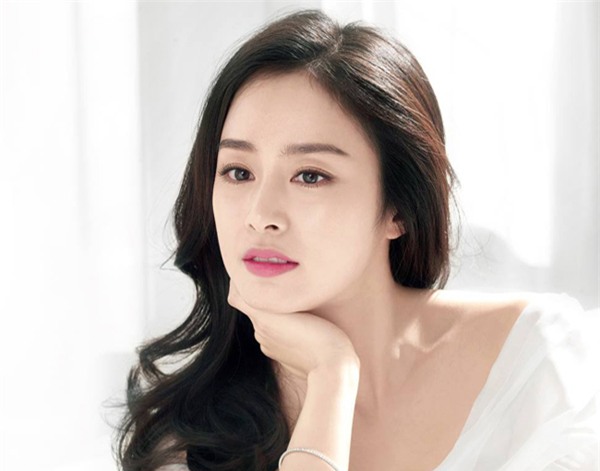 Nhận biết “tướng” phụ nữ dễ rơi vào vòng xoáy tình tay ba