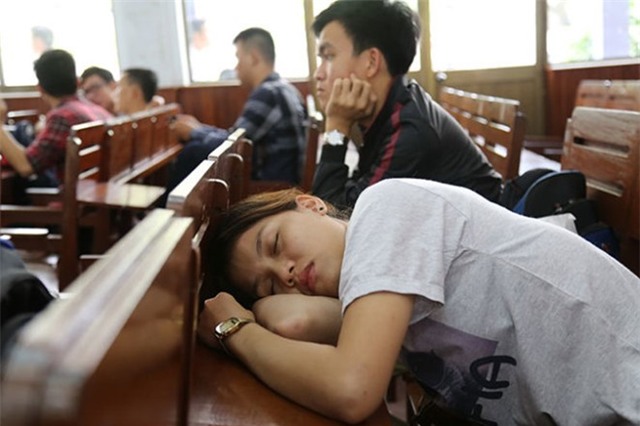 Bo truong GD&DT trao doi truc tiep voi co giao gui tam thu hinh anh 1