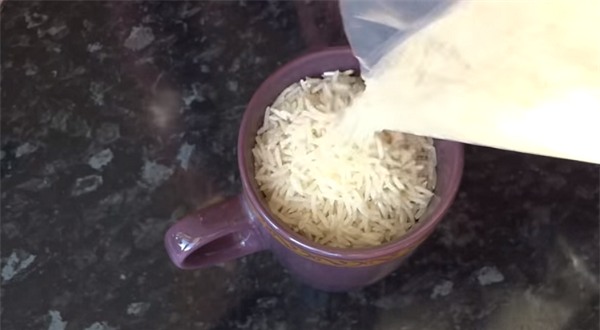 Chuẩn bị 1 cốc gạo