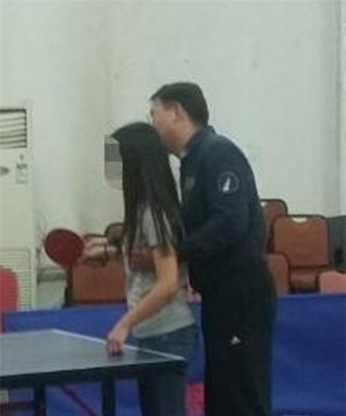 tq: thay giao bi nghi sam so nu sinh khi day bong ban hinh anh 1