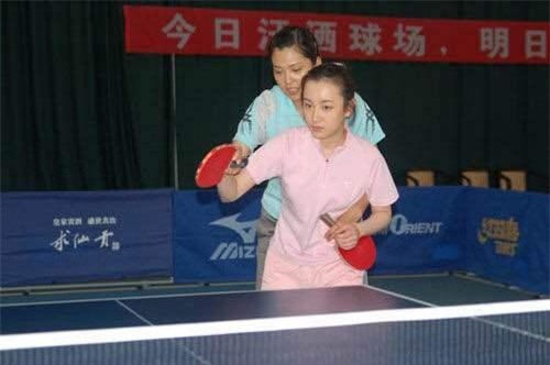 tq: thay giao bi nghi sam so nu sinh khi day bong ban hinh anh 3