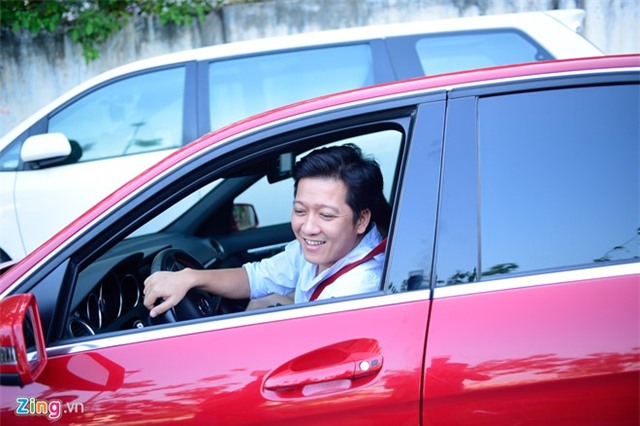 Truong Giang lai xe dua Nha Phuong du su kien hinh anh 1