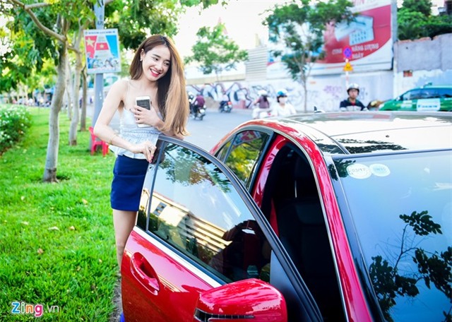 Truong Giang lai xe dua Nha Phuong du su kien hinh anh 2