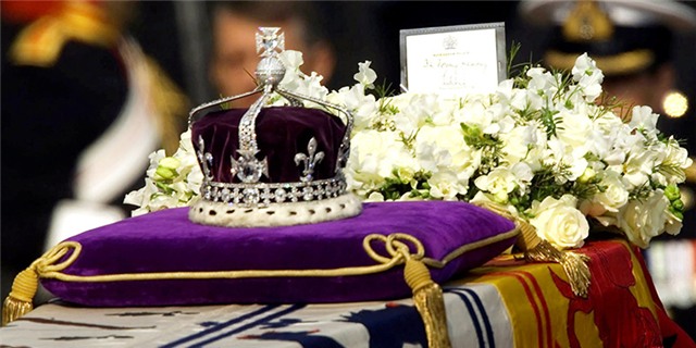 kim cuong tren vuong mien nu hoang Anh