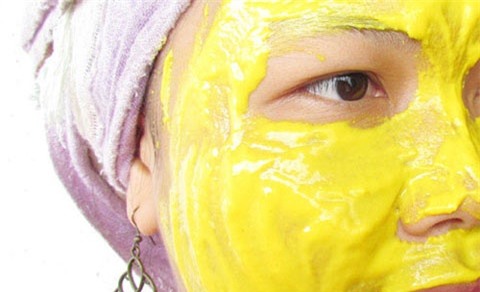 Bí kíp đắp mặt nạ bột nghệ mà không lo bị vàng da