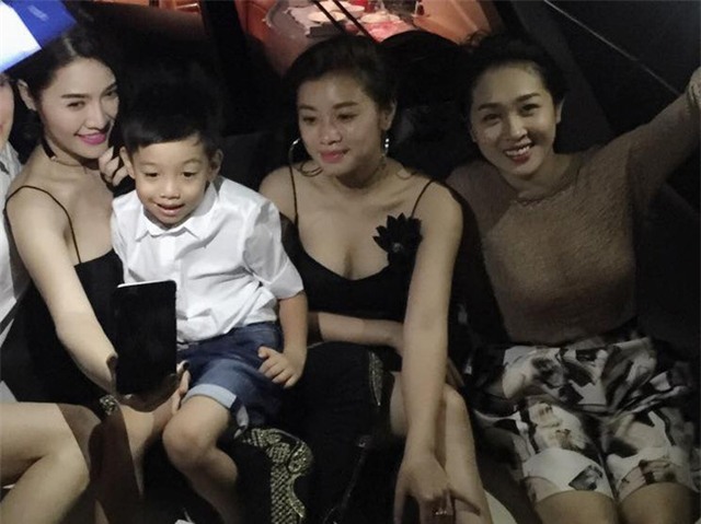 Hà Hồ đưa Su Beo đi sinh nhật bạn giữa ồn ào scandal với Hari Won, Phạm Hương - Ảnh 4.