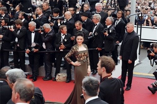 ly nha ky khoe voc dang kieu sa tren tham do cannes hinh anh 2