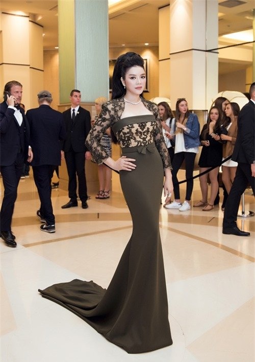 ly nha ky khoe voc dang kieu sa tren tham do cannes hinh anh 4