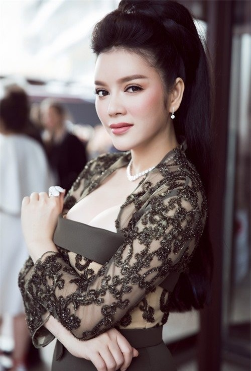 ly nha ky khoe voc dang kieu sa tren tham do cannes hinh anh 5
