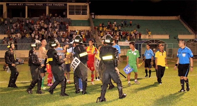 Trọng tài, V-League, Võ Minh Trí, Phùng Đình Dũng