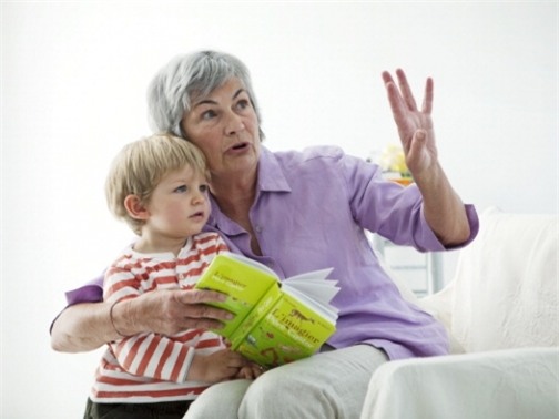 chăm cháu, người già chăm cháu, ông bà, gia đình