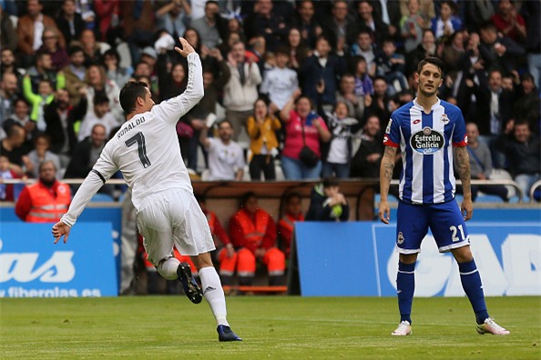 Cristiano Ronaldo bảo vệ fan nhí hâm mộ mình cuồng nhiệt - Ảnh 1.