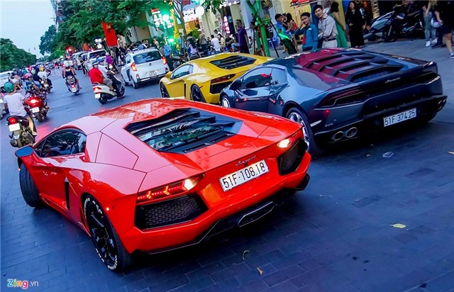 Dan sieu xe trieu do cua dai gia tren pho di bo Nguyen Hue  hinh anh 2