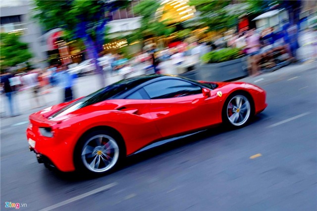 Dan sieu xe trieu do cua dai gia tren pho di bo Nguyen Hue  hinh anh 3