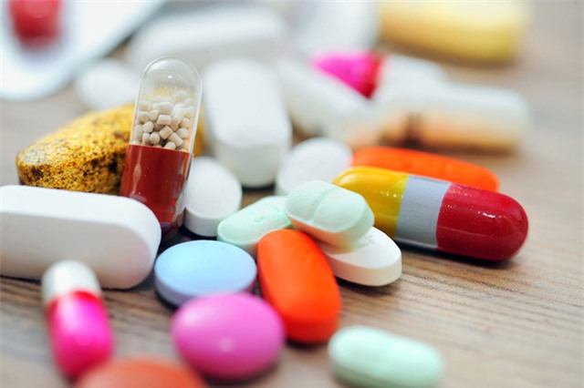 Những lưu ý khi uống thuốc bạn cần phải biết để tránh ngộ độc - Ảnh 2.