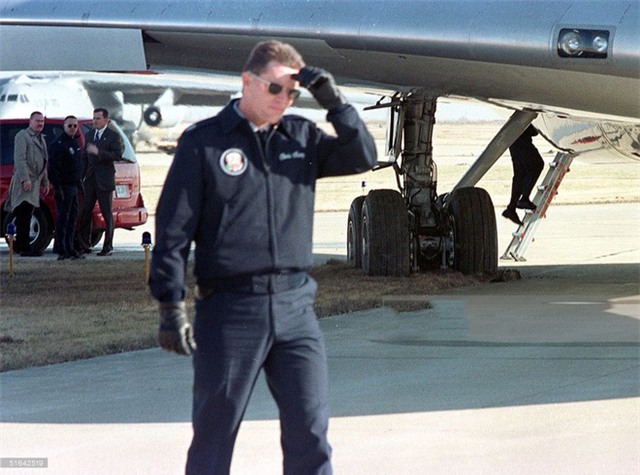 Điều khiến Không lực Một thậm chí còn an toàn hơn cả... Nhà Trắng - Ảnh 4.