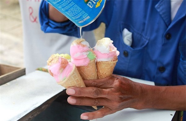 kem ốc quế bảy màu