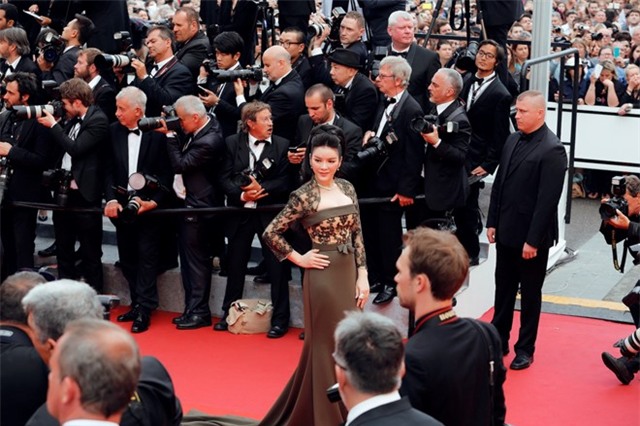 Không nhiếp ảnh nào chụp ảnh Lý Nhã Kỳ ở thảm đỏ Cannes? - Ảnh 2.