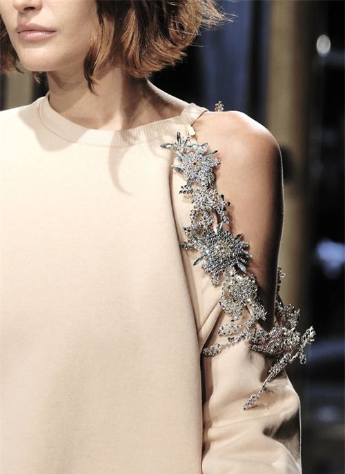 Xu hướng áo trễ vai 2016