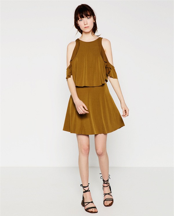 Xu hướng áo trễ vai 2016