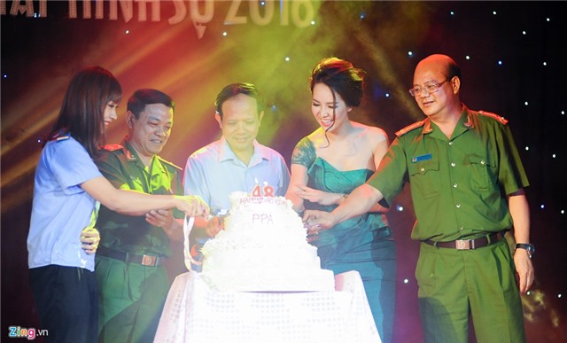 'Nhung bong hong thep' cua Hoc vien Canh sat hinh anh 2