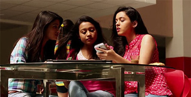 Học sinh trực tiếp cảnh giường chiếu trên Facebook, cảnh sát Mỹ phát hoảng - Ảnh 1.