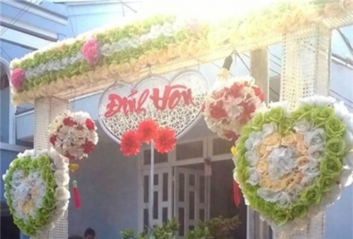 Chồng vác ảnh cưới phá đám hỏi vợ cũ đòi sính lễ sống chung 23 ngày - Ảnh 1