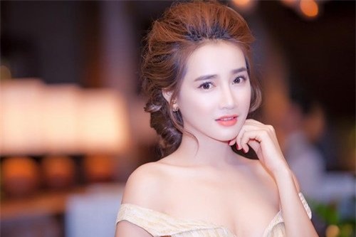 Fan phản ứng khi Nhã Phương ngày càng hở bạo - Ảnh 4.