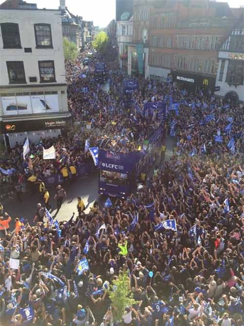 Leicester City rước cúp: Bữa đại tiệc lịch sử - 9