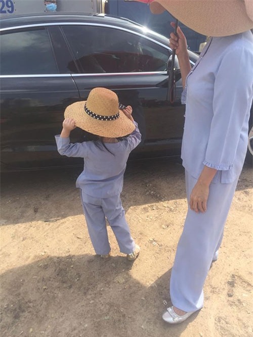 thuy tien ke chuyen dua con gai di phong sinh ca - 1