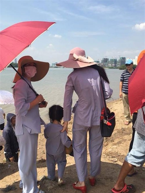 thuy tien ke chuyen dua con gai di phong sinh ca - 2