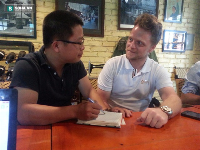 Gặp gỡ độc quyền trai Tây dọn rác gây xôn xao ở Hà Nội - Ảnh 1.