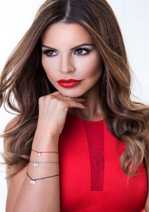 ba xa cuu sao m.u khoe than hinh 