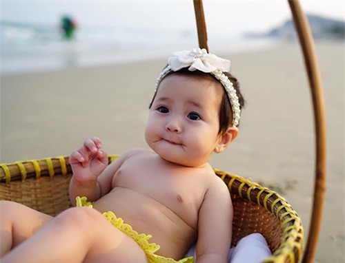 5 co con gai xinh khong kem me cua cac hoa hau viet - 1