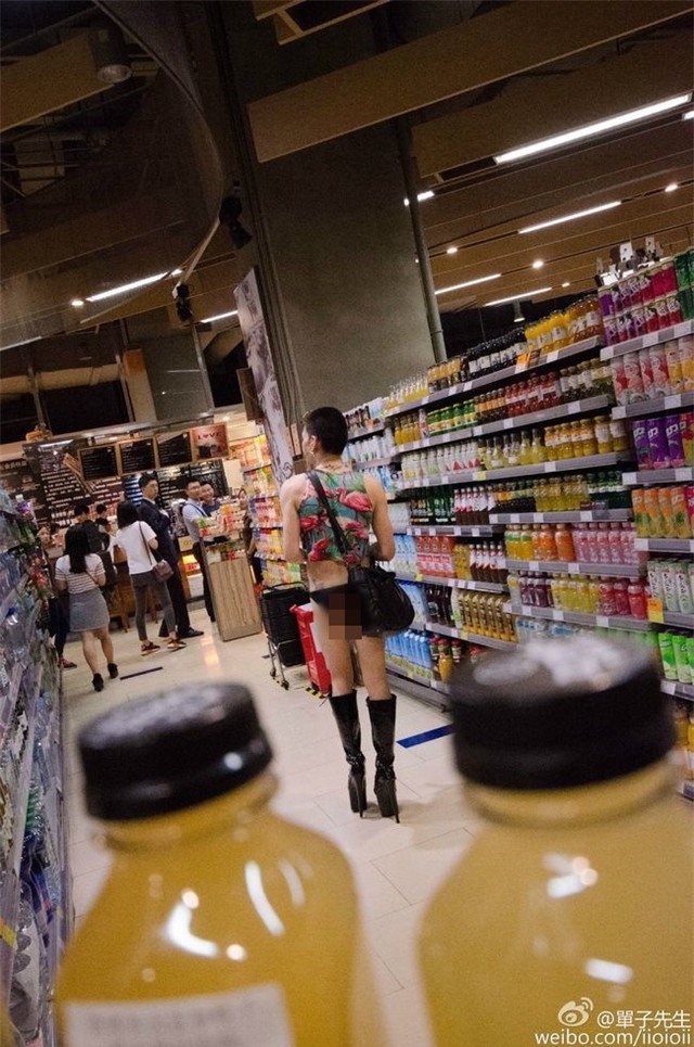 Sự thực về chàng trai ăn mặc sexy đi siêu thị đang gây náo loạn cộng đồng mạng Việt Nam - Ảnh 4.
