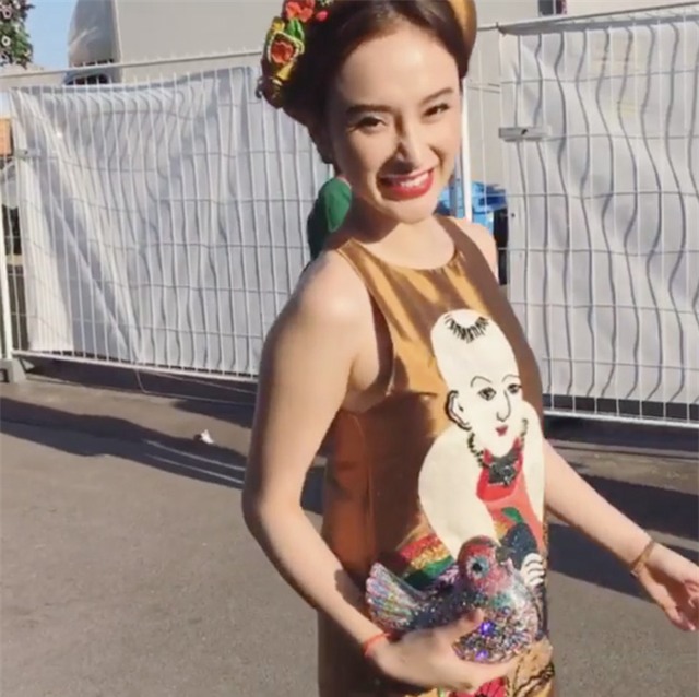 Angela Phương Trinh tại Cannes: Lần đầu xuất hiện là thả dáng với trang phục thêu tranh Đông Hồ - Ảnh 3.
