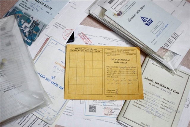 Gia đình anh Cường, chị Chi gần như khánh kiệt khi chạy chữa cho con suốt 5 năm qua, gia đình đã không thể cho cháu điều trị liên tục tại Viện Huyết học và Truyền máu trung ương như các bạn cùng mắc bệnh.