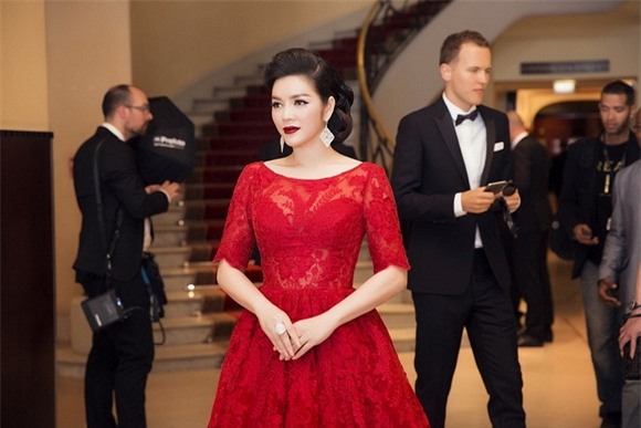 Lý Nhã Kỳ thu hút rừng ống kính 6