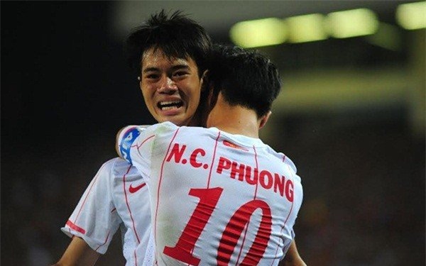 van toan sang mito hollyhock sat canh cung cong phuong? hinh anh 1