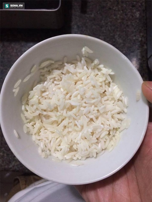 Ngâm gạo rồi để quên, hôm sau hoảng hốt thấy gạo chuyển màu xanh - Ảnh 1.