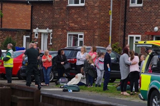 Cư dân hoang mang sau vụ việc. Ảnh: Mirror