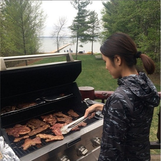 Tăng Thanh Hà khoe ảnh ôm chồng hạnh phúc ở trời Tây 2